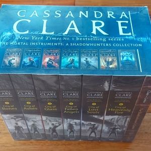 The Mortal Instruments: A Shadow Hunters Collection